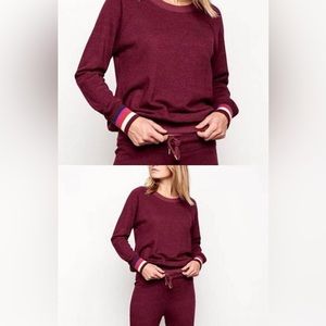 Sundry raglan sleeve sweatshirt.